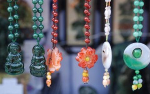 翡翠挂件上有猴和瓜是什么意思， 翡翠挂件上有猴和瓜的寓意