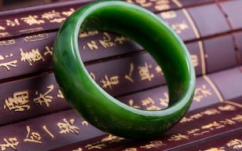 冰种飘绿翡翠手镯价值， 冰种飘绿花翡翠属于什么档次的翡翠