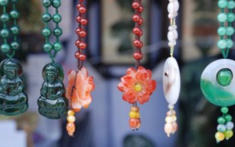 什么是天然翡翠， 天然翡翠