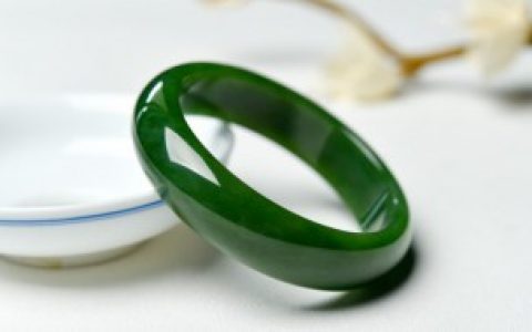 翡翠是不是越带越透， 翡翠能不能越戴越透