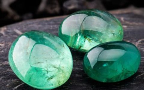 满绿冰种翡翠， 满绿冰种翡翠如何选购
