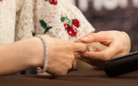 天然钻石和人造钻石有哪些不同， 天然钻石和人造钻石的区别