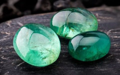 如何养翡翠， 怎样养翡翠