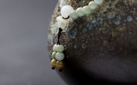 翡翠猪吊坠如何戴， 翡翠猪吊坠怎么带