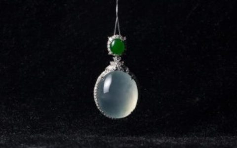 翡翠中蓝冰的价值， 蓝冰种翡翠手镯的价格是多少