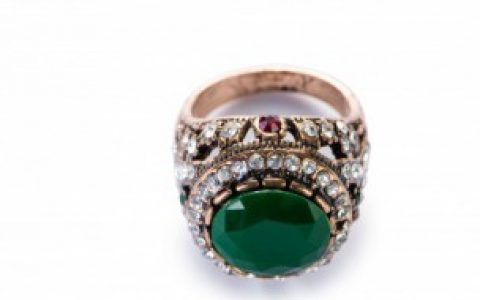 翡翠戒指戴什么颜色的好看， 翡翠戒指的颜色介绍