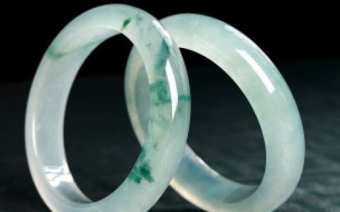 翡翠手镯原石批发价格是多少， 翡翠玉镯批发价格