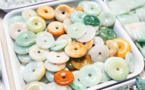 怎么区分翡翠和玉， 翡翠和玉怎么区分