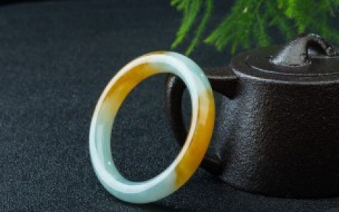 戴白色的翡翠什么意思， 白色翡翠是什么寓意