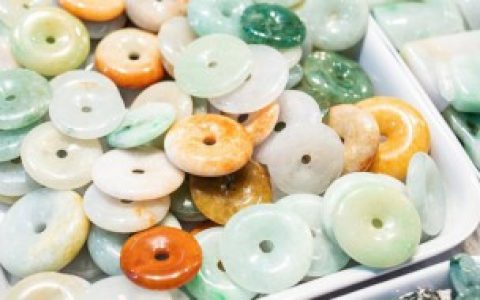 黄翡翠功效与作用， 黄翡翠有什么功效与作用