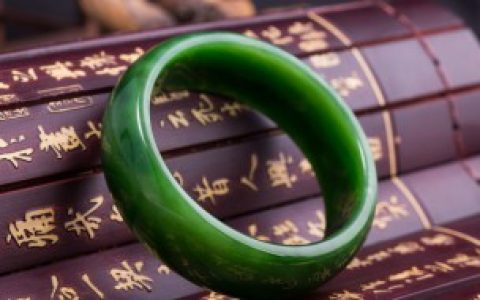 怎么识别翡翠手镯的真假好坏， 翡翠手镯辨别真假的方法