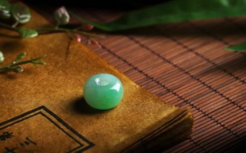 什么是玻璃种帝王绿翡翠， 玻璃种帝王绿翡翠