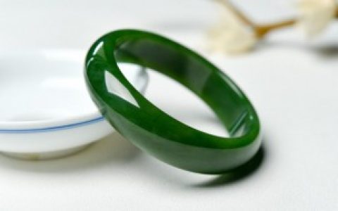 关于翡翠手镯的句子， 翡翠手镯文案