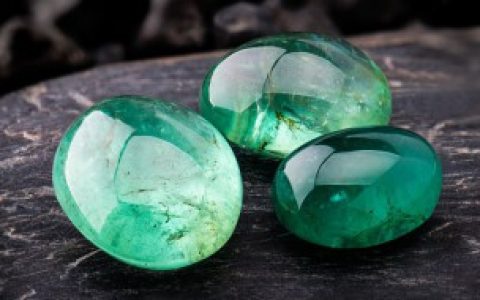 翡翠戴久了颜色变暗了怎么办， 翡翠颜色戴了变深怎么办