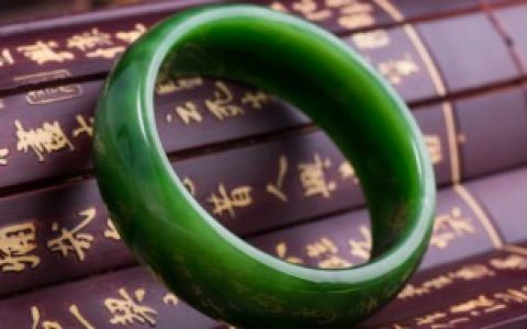 如何识别翡翠玉镯的真假， 怎么识别翡翠玉镯的真假