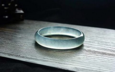 如何保养翡翠手镯， 翡翠手镯怎么保养更漂亮