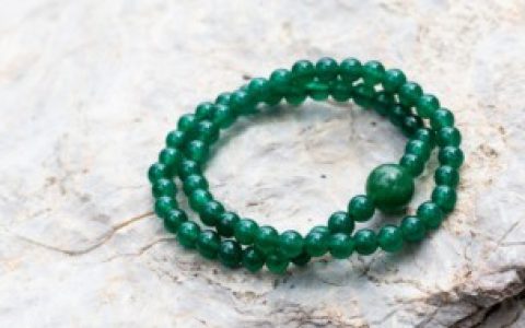 怎么看翡翠里的棉絮状， 看翡翠里的棉絮状的方法