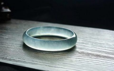 翡翠手镯有划痕怎么办， 翡翠手镯金属划痕怎么处理