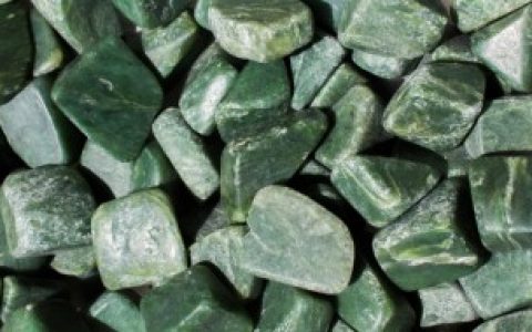 怎么分辨出翡翠去皮到肉了， 翡翠去皮后什么样的好处