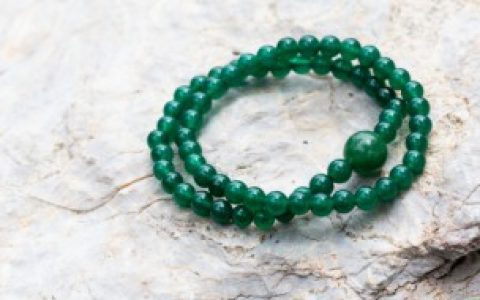 裂纹多的翡翠玉石可以做什么