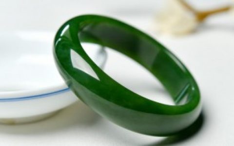 怎么鉴定天然翡翠手镯， 鉴定天然翡翠手镯的方法