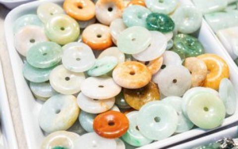 翡翠中的紫色代表什么， 翡翠中的紫色代表的含义