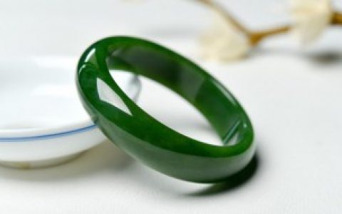 如何看翡翠手镯， 翡翠手镯怎么算好的