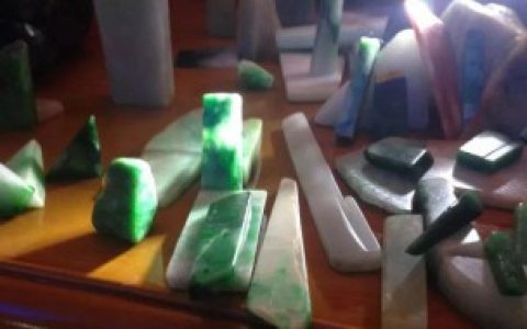 浅谈翡翠边角料， 翡翠边角料